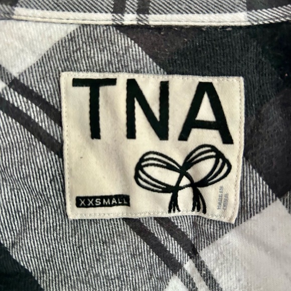 Aritzia TNA XXS Plaid Button Up - Picture 4 of 4